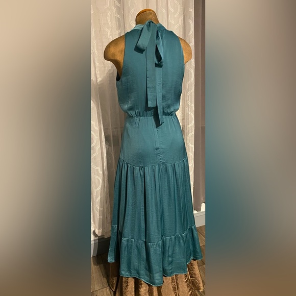 Sam Edelman Tiered Dress with Tie Back. - Picture 4 of 7